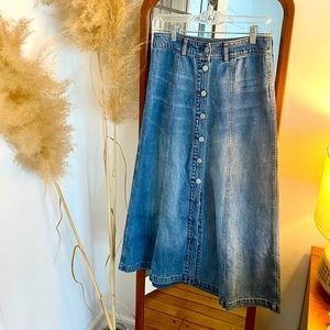 Gap Midi Length Denim Skirt w Buttons